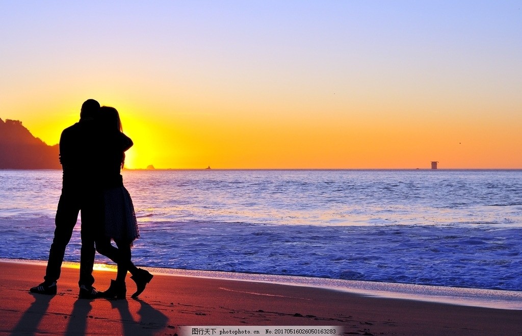 沙滩上的恋人