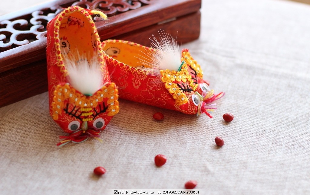 乐活 手工乐享 布头布脑 虎头鞋是一种中国传统民间手工艺制作的