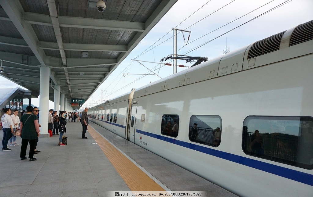和谐号 动车 车厢 铁路 旅客 车站 站台 摄影图片